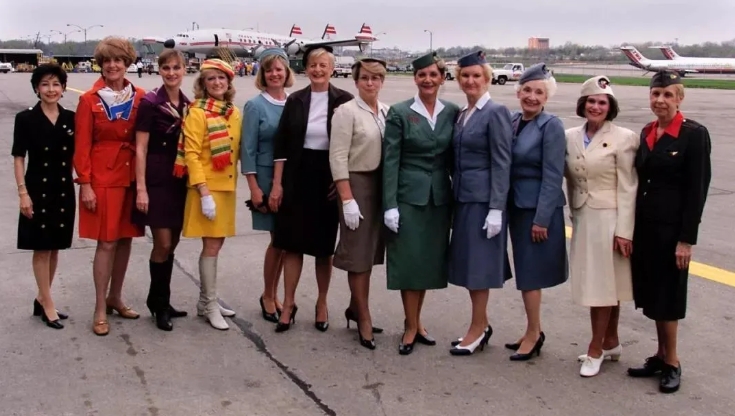 whys do flight attendants have to wear stockings