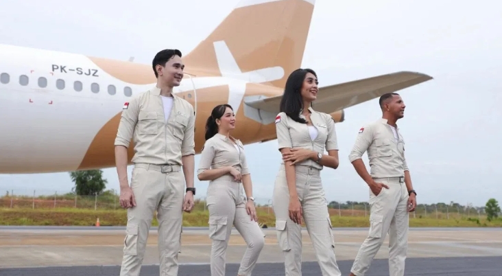 flight attendants have to wear stockings